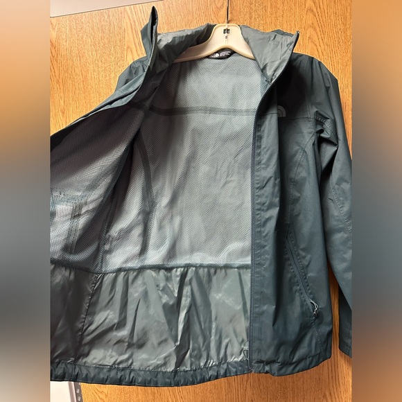 Women’s green The North Face rain jacket size xs - Picture 6 of 6